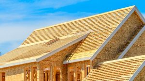 przykladowa-budowa-domu-drewnianego-szkieletowego-205510705-shutterstock-com